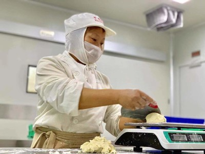 視頻 | 敘永公務(wù)員辭職當(dāng)?shù)案獾陮W(xué)徒 如今酥點賣到浙江新疆、企業(yè)產(chǎn)值500萬元